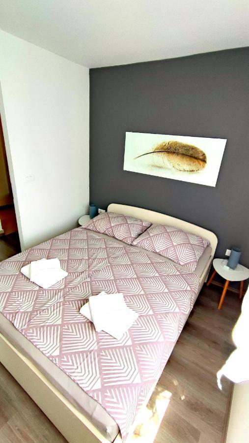 Jan 2+2 With Balcony Apartment Pula